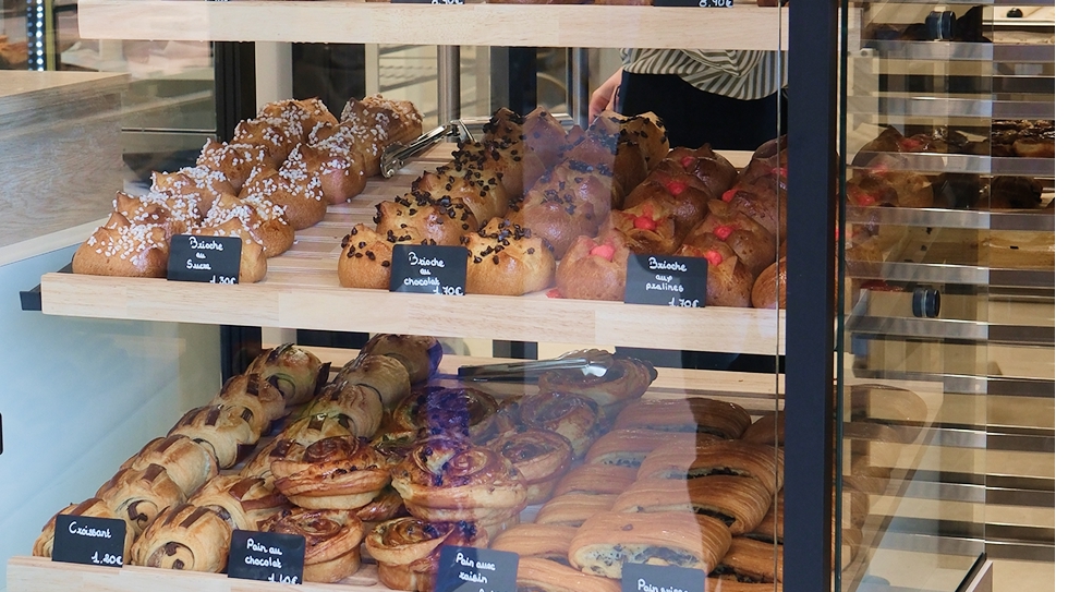 Vitrine de viennoiseries de la boulangerie pâtisserie Idées halles